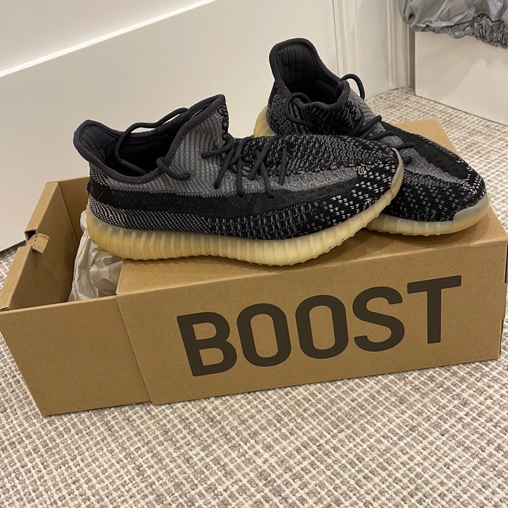 YEEZY BOOST 350 V2 Carbon